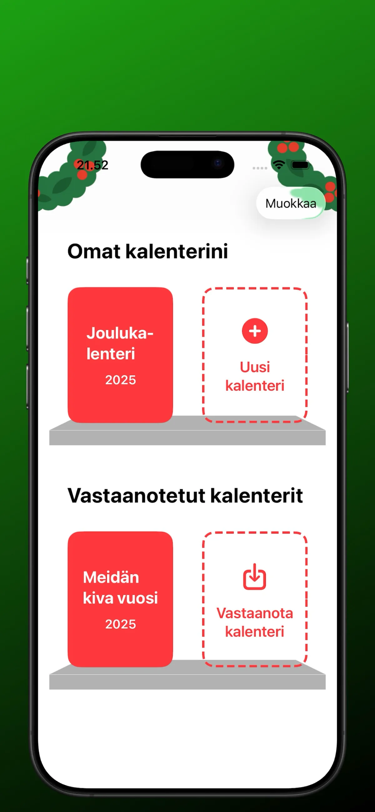 Omat tehdyt ja saadut joulukalenterit hyllyssä sovelluksessa